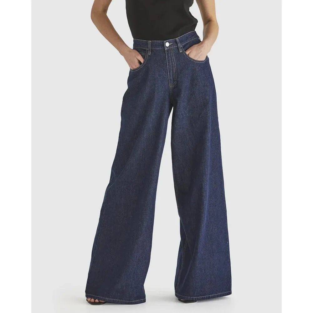 FATE & BECKER | SOARING JEAN