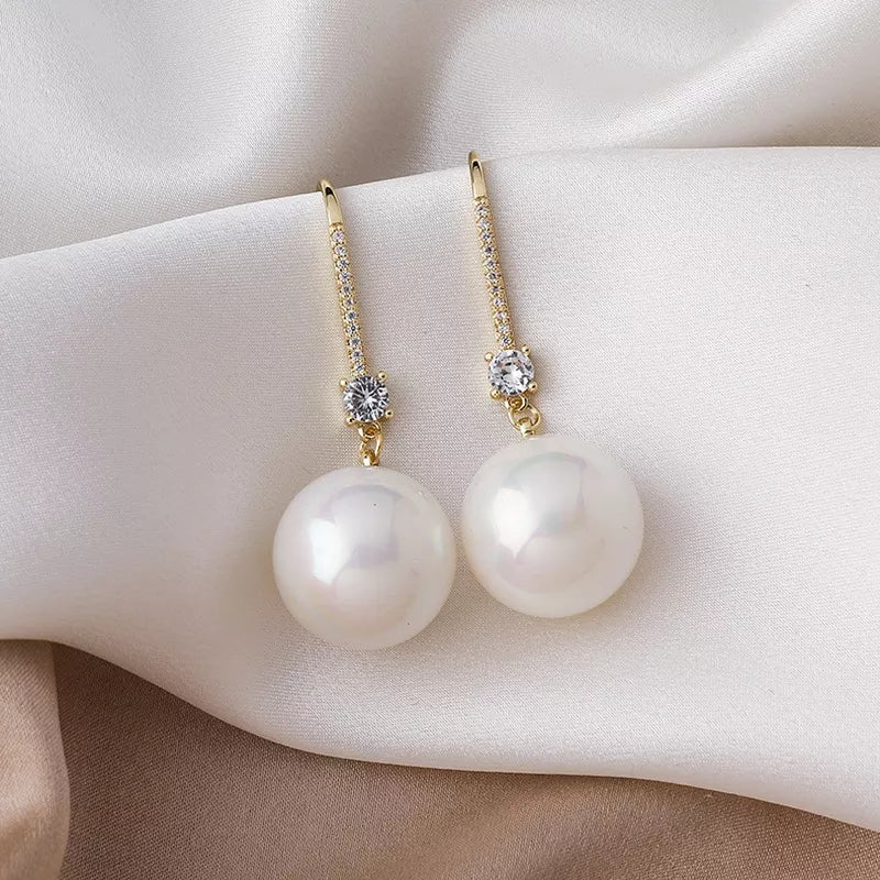 ABIGAILE | Gold White Pearl Earring