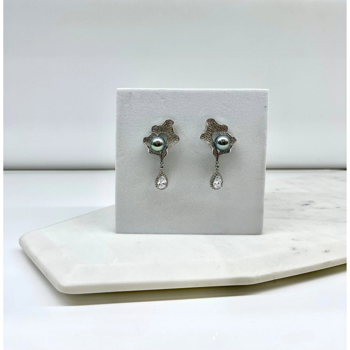 BLAKE | PEARL CRYSTAL EARRING - Smokey Blue