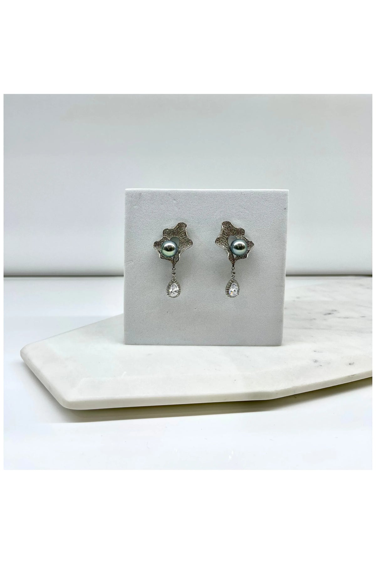 BLAKE | PEARL CRYSTAL EARRING - Smokey Blue