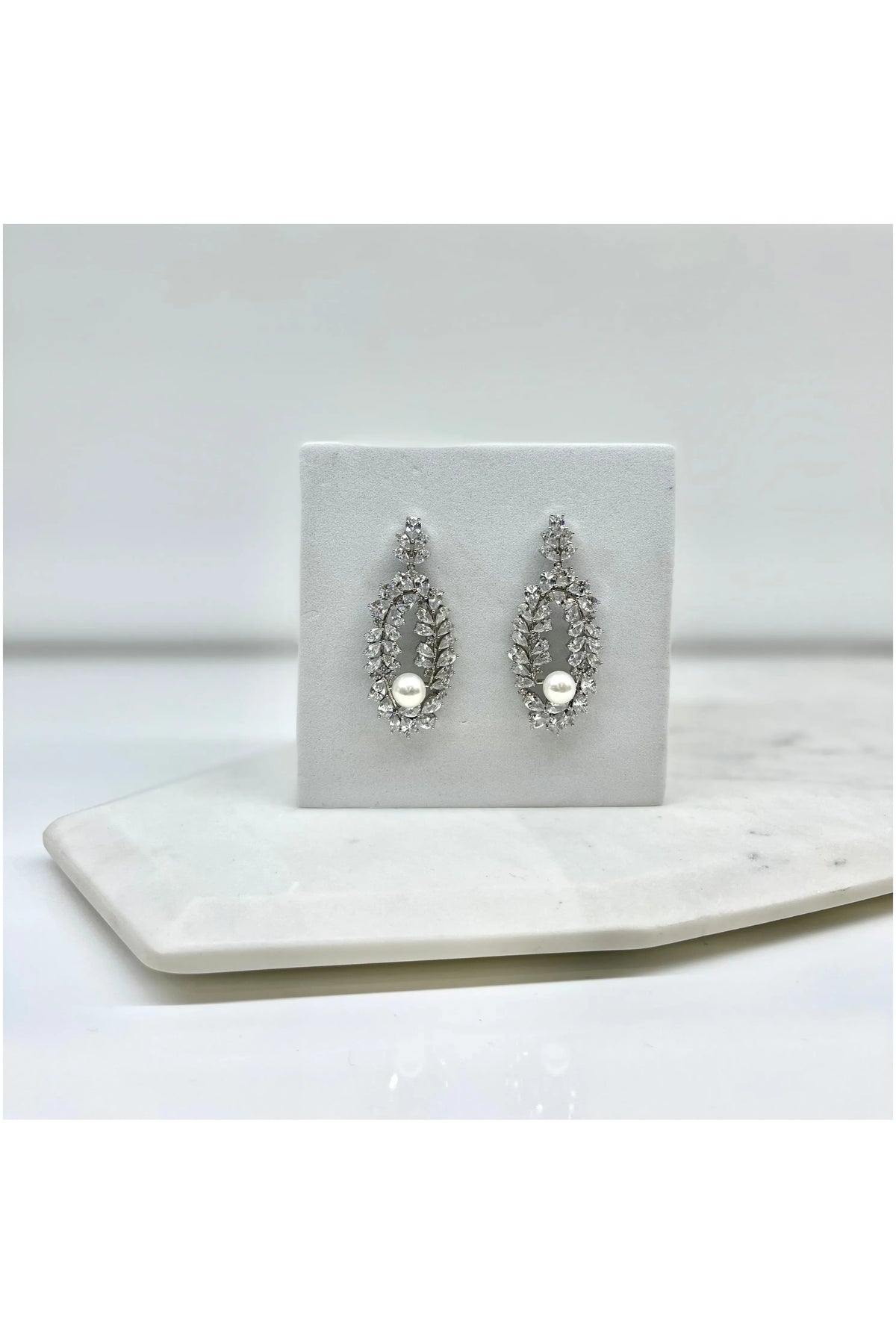 DESTINY | PEARL EARRING - White/Silver