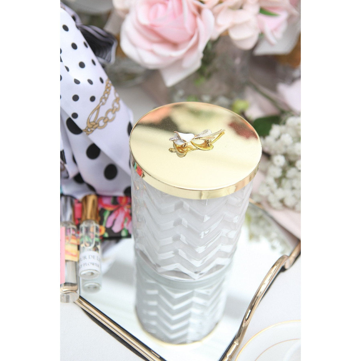 COTE NOIRE | HERRINGBONE CANDLE WITH SCARF - WHITE - LILLY FLOWER LID