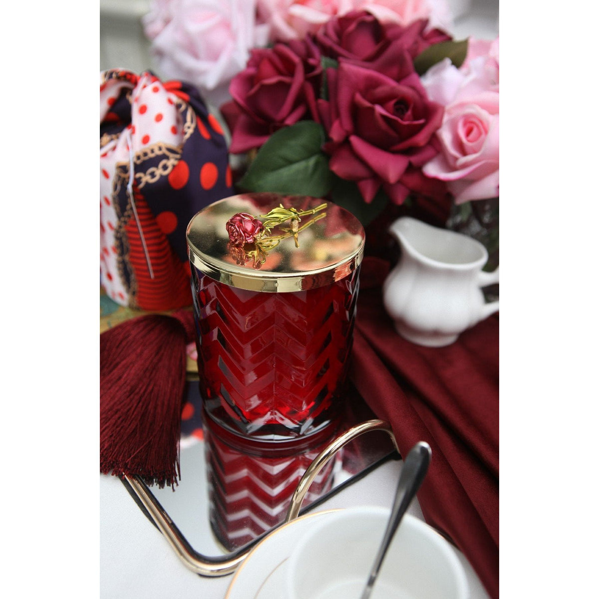 COTE NOIRE |HERRINGBONE CANDLE WITH SCARF ROSE OUD - RED & RED ROSE LID