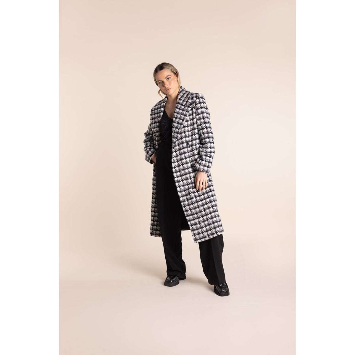 TWO T&#39;S | Long Check Coat
