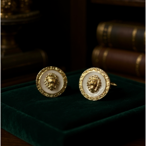 ISLA | LION MOTIF MEDIUM STUD - white