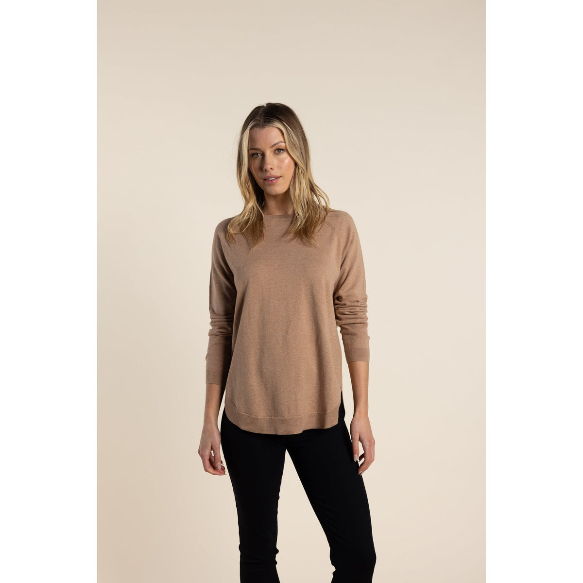 TWO T&#39;s | Scoop Hem Jumper - Camel
