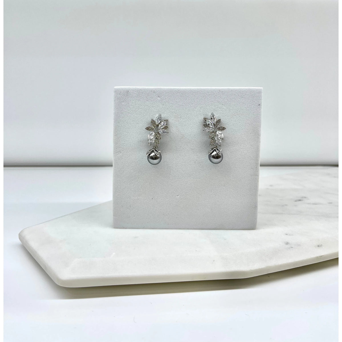 BELLE | Gunmetal Pearl Crystal Earring