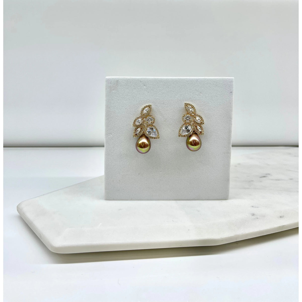 WENDY | Gold Pearl Earring