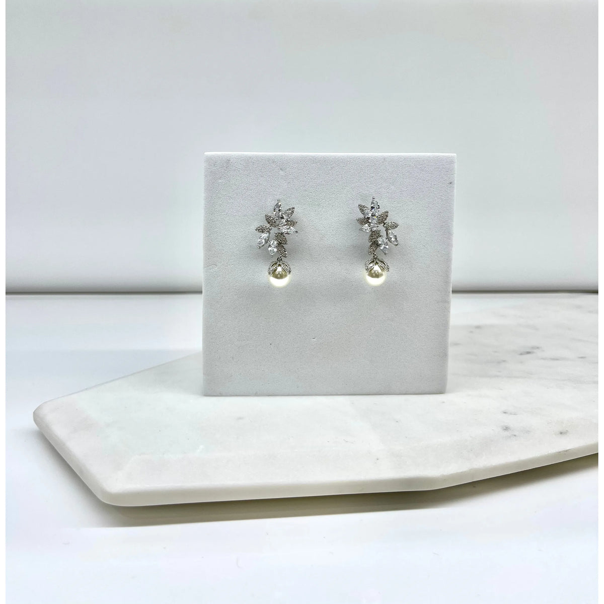 BELLE | Silver Pearl Earring