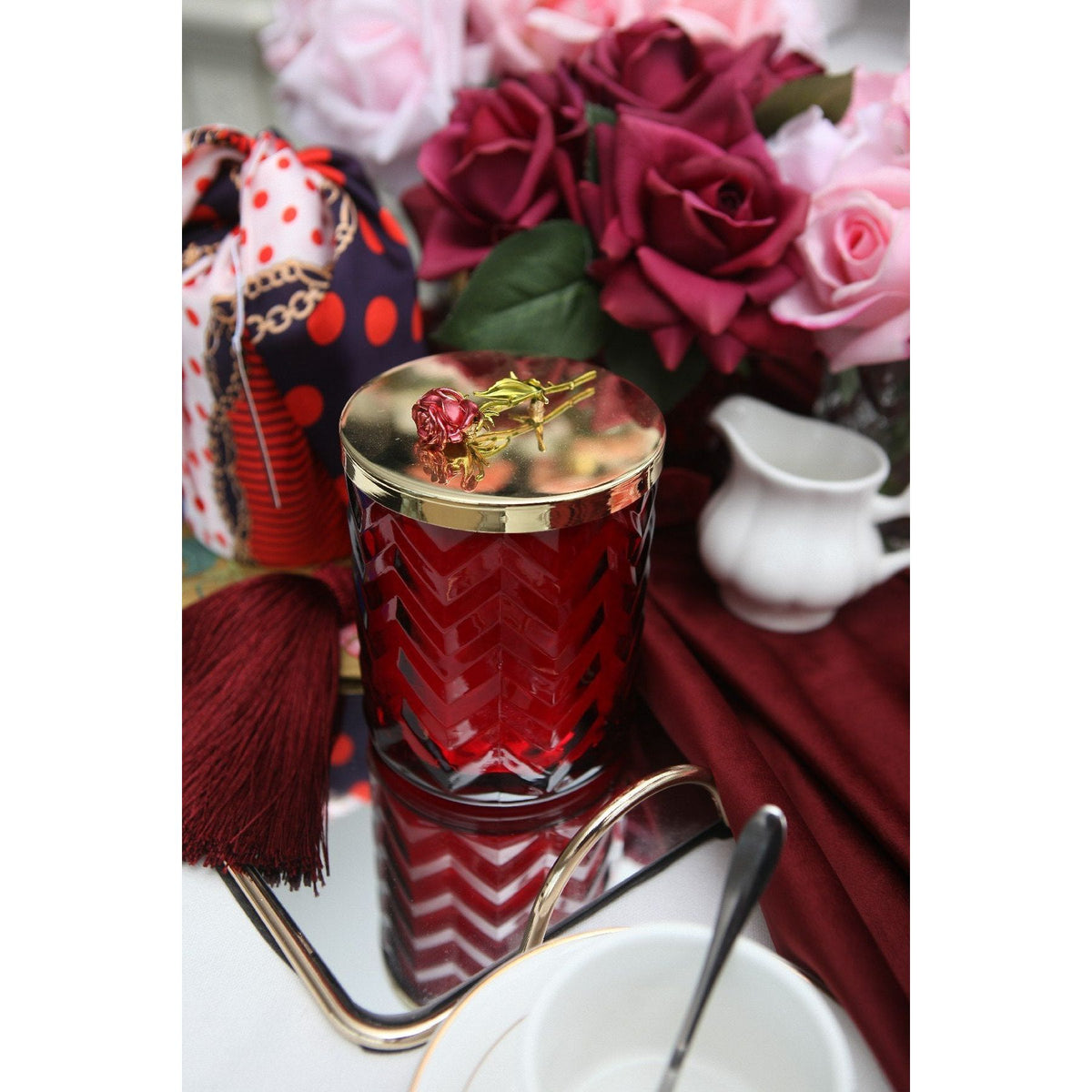 COTE NOIRE |HERRINGBONE CANDLE WITH SCARF ROSE OUD - RED &amp; RED ROSE LID