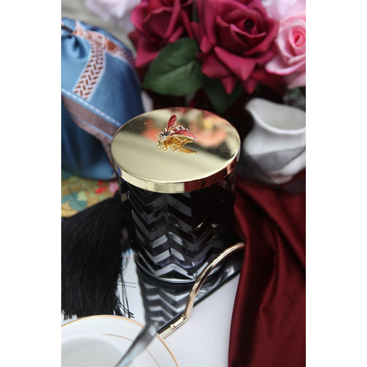 COTE NOIRE |HERRINGBONE CANDLE WITH SCARF - BLACK - RED BEE LID